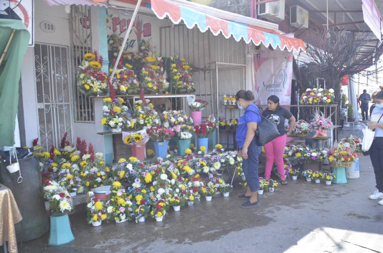Aumenta 40% venta de flores previo a las celebraciones de la Virgen de  Guadalupe - El Heraldo de Tabasco | Noticias Locales, Policiacas, sobre  México, Tabasco y el Mundo
