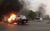 Vehículo incendiado Foto: Redes Sociales